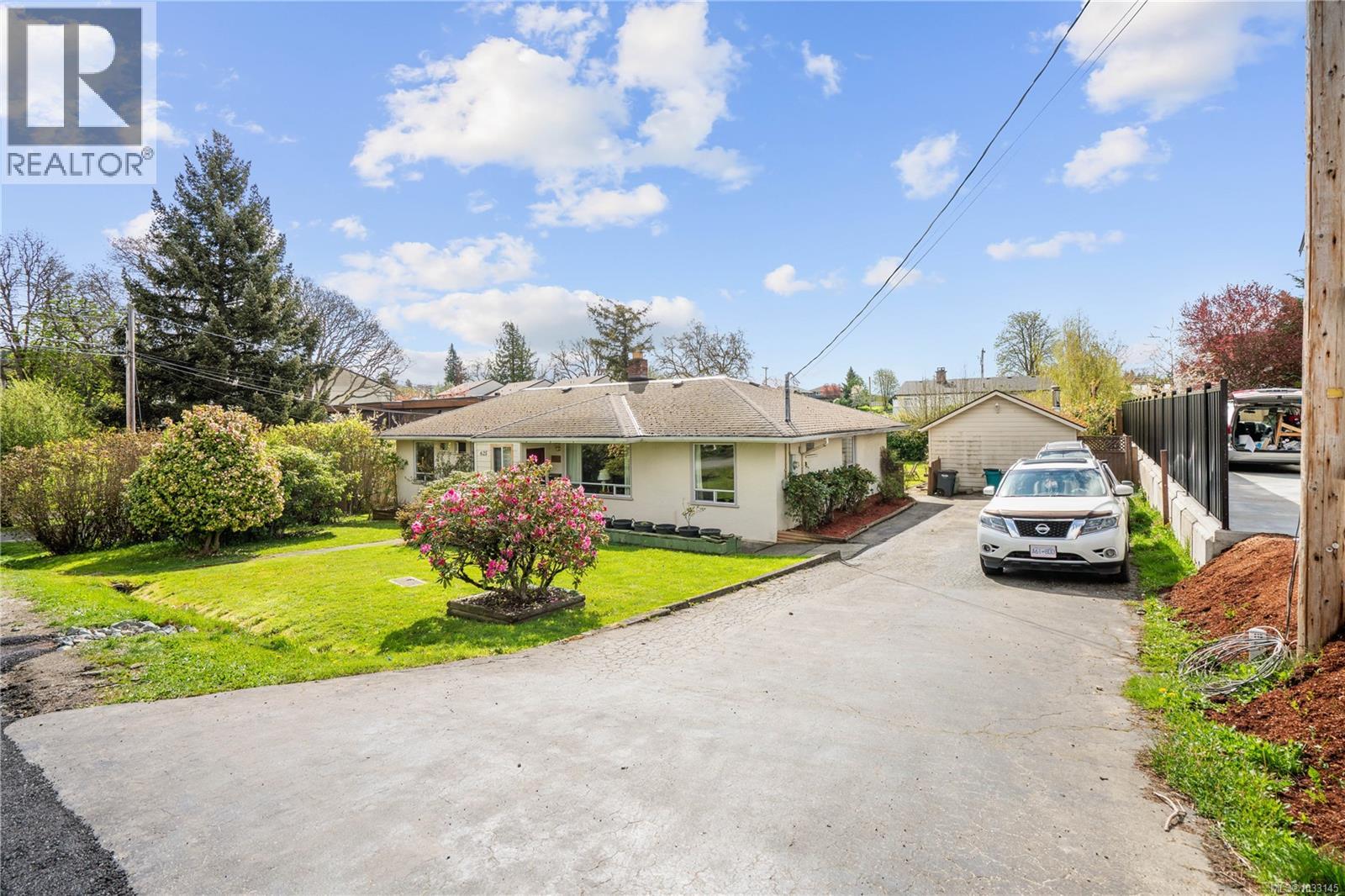 625 Broadway St, Saanich, British Columbia  V8Z 2G5 - Photo 49 - 1033145