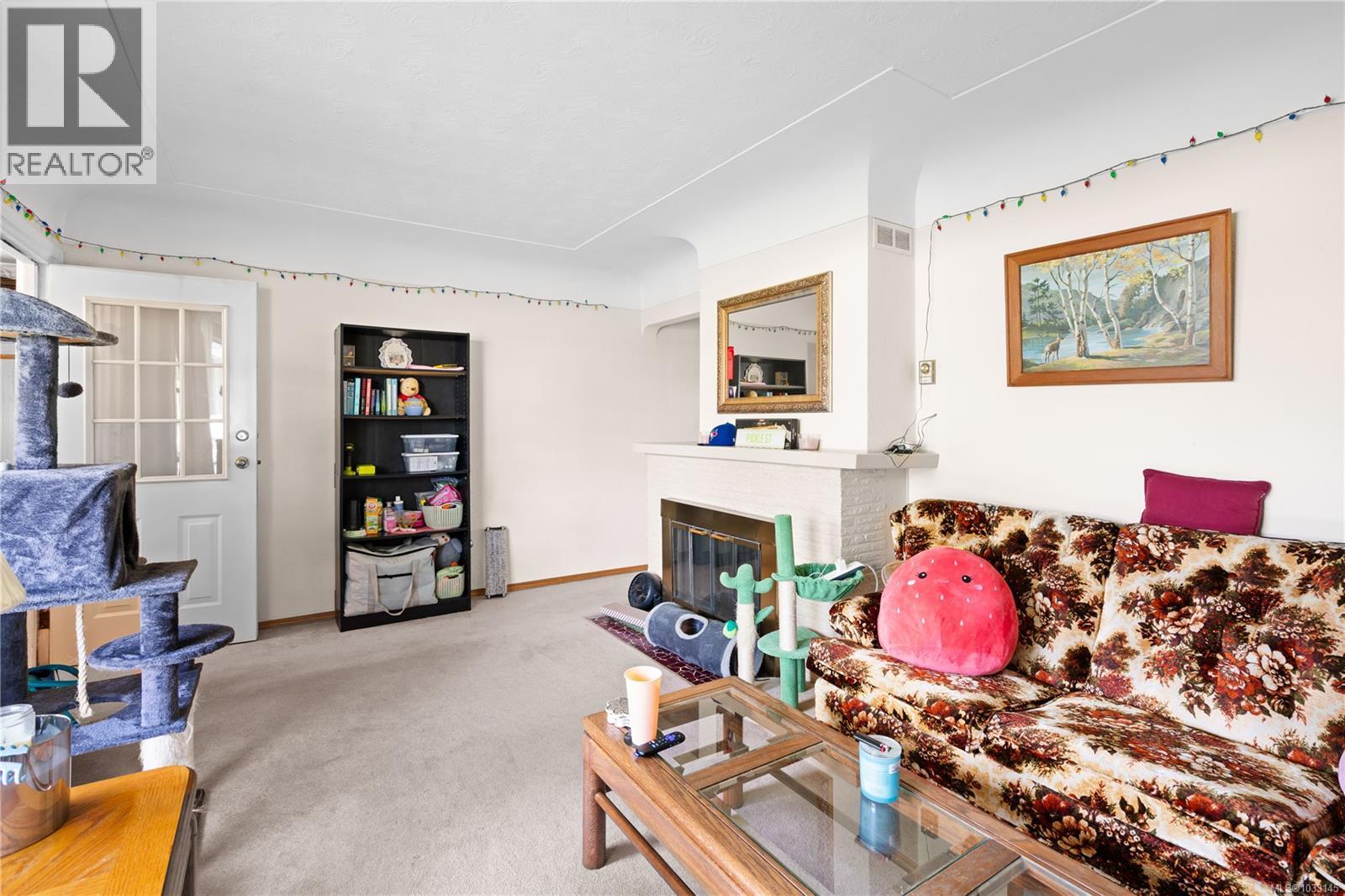 625 Broadway St, Saanich, British Columbia  V8Z 2G5 - Photo 5 - 1033145