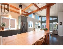 897 RIVENDELL DRIVE, Bowen Island, British Columbia