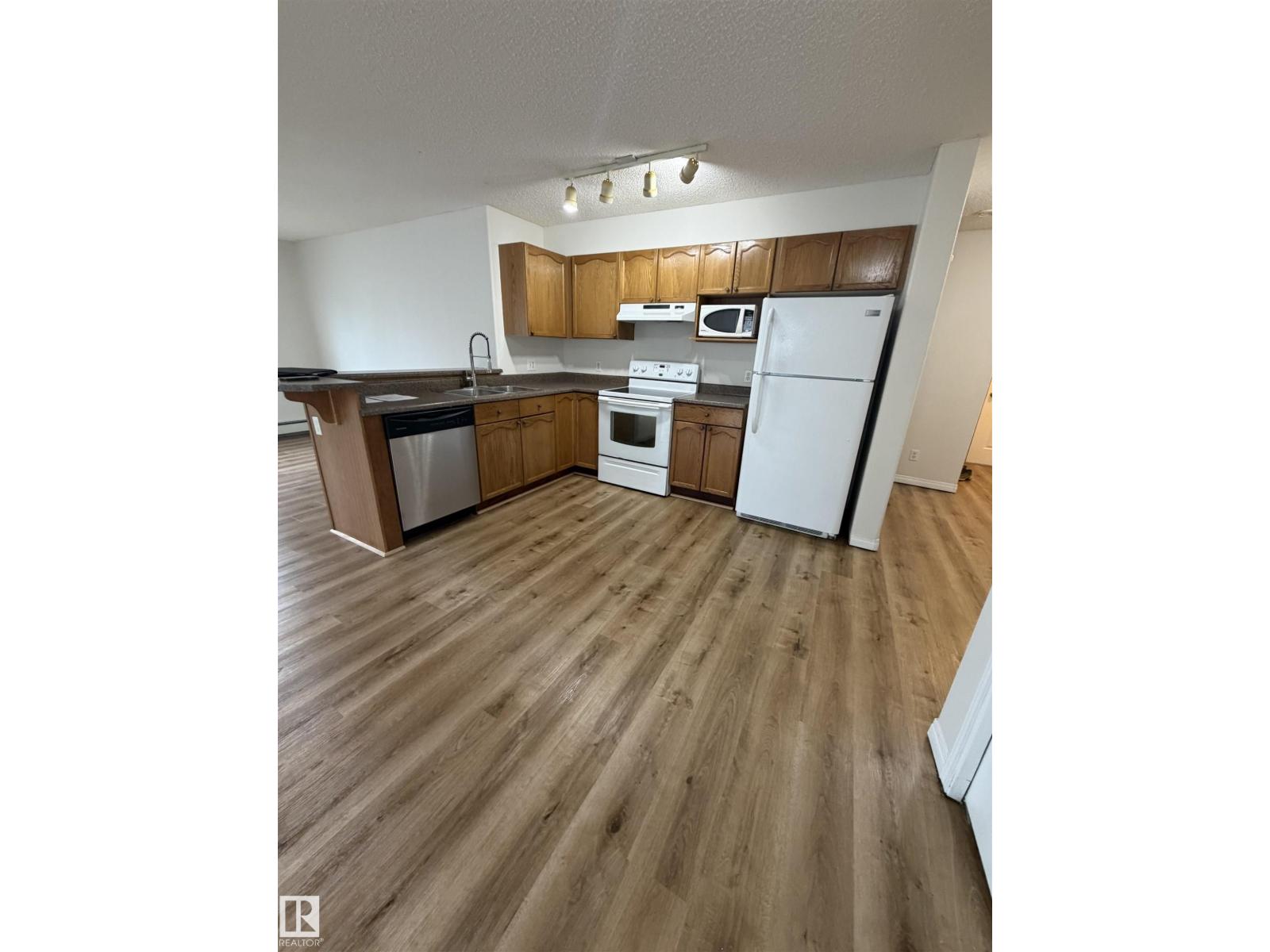 #104 8119 112 Av Nw Nw, Edmonton, Alberta  T5B 0G1 - Photo 3 - E4483651