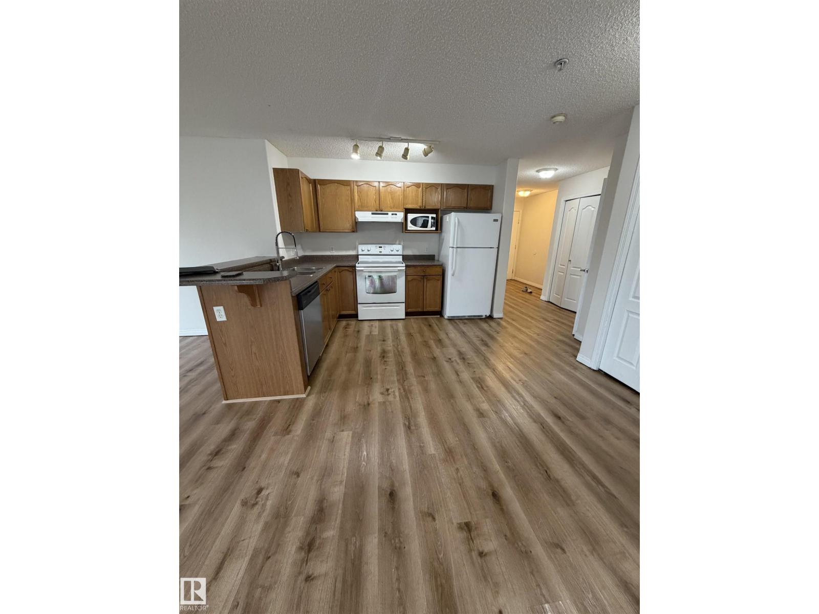 #104 8119 112 Av Nw Nw, Edmonton, Alberta  T5B 0G1 - Photo 4 - E4483651