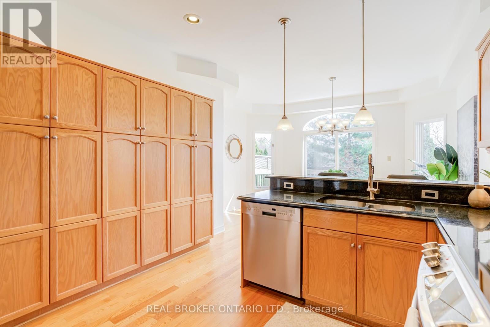 886 Darwin Drive, Pickering, Ontario  L1X 2P8 - Photo 10 - E13033424