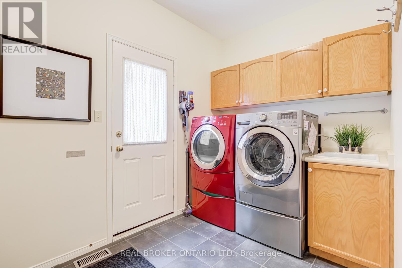 886 Darwin Drive, Pickering, Ontario  L1X 2P8 - Photo 17 - E13033424