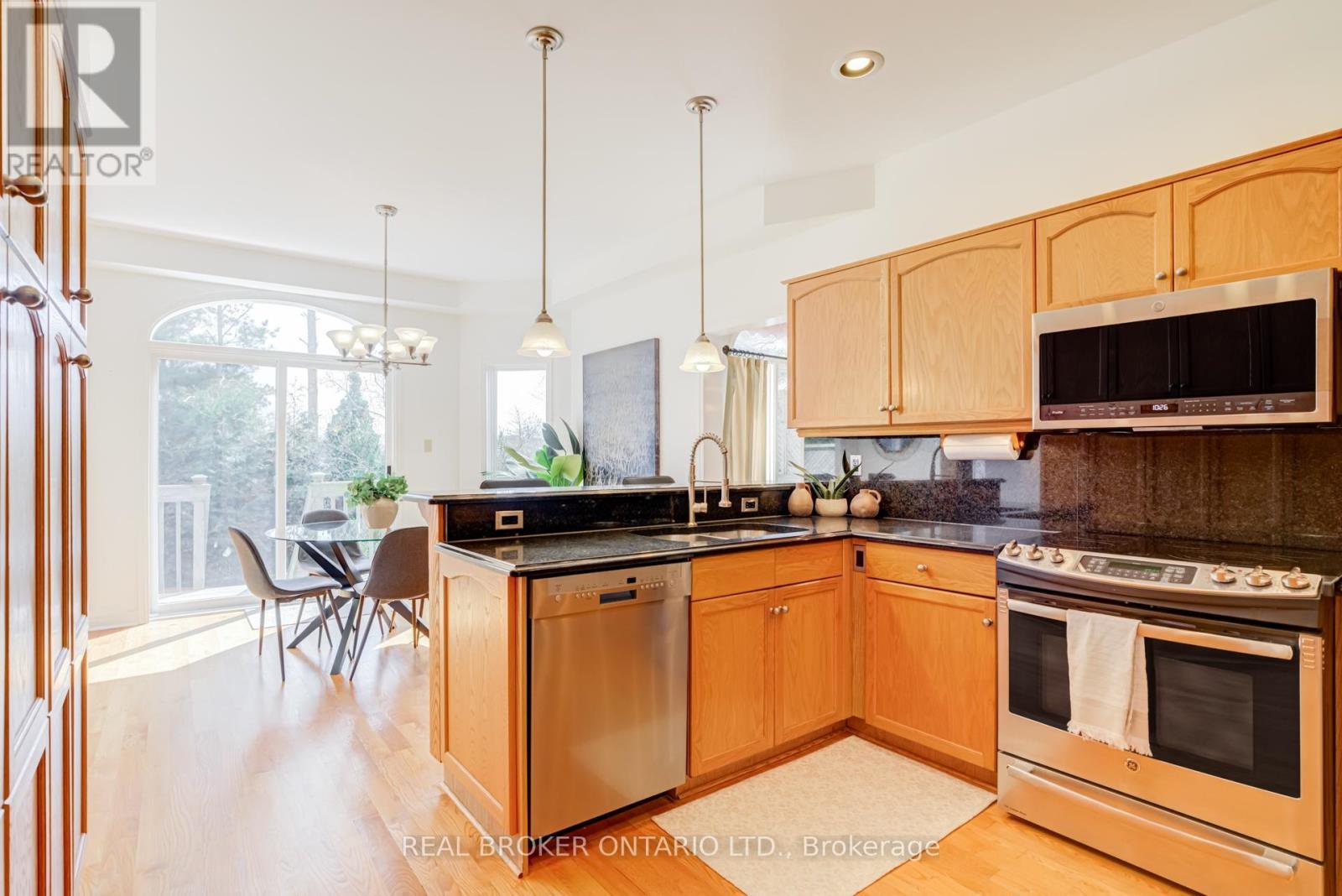 886 Darwin Drive, Pickering, Ontario  L1X 2P8 - Photo 8 - E13033424