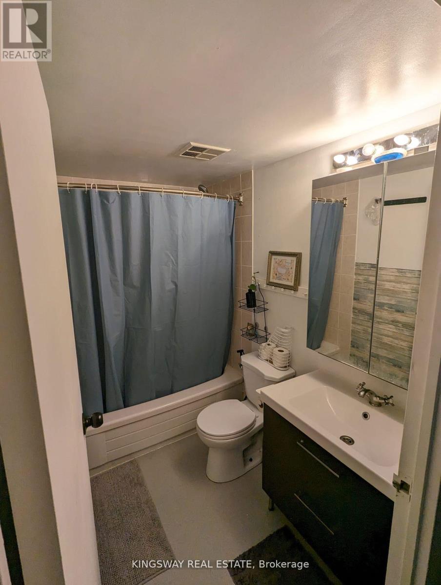 1004 - 300 Webb Drive, Mississauga, Ontario  L5B 3W3 - Photo 10 - W13033426