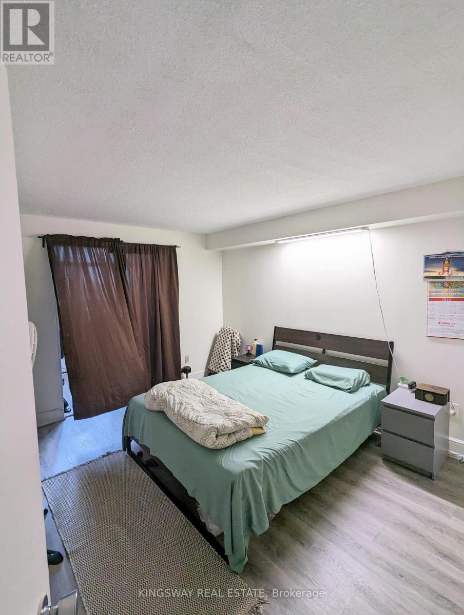 1004 - 300 Webb Drive, Mississauga, Ontario  L5B 3W3 - Photo 11 - W13033426