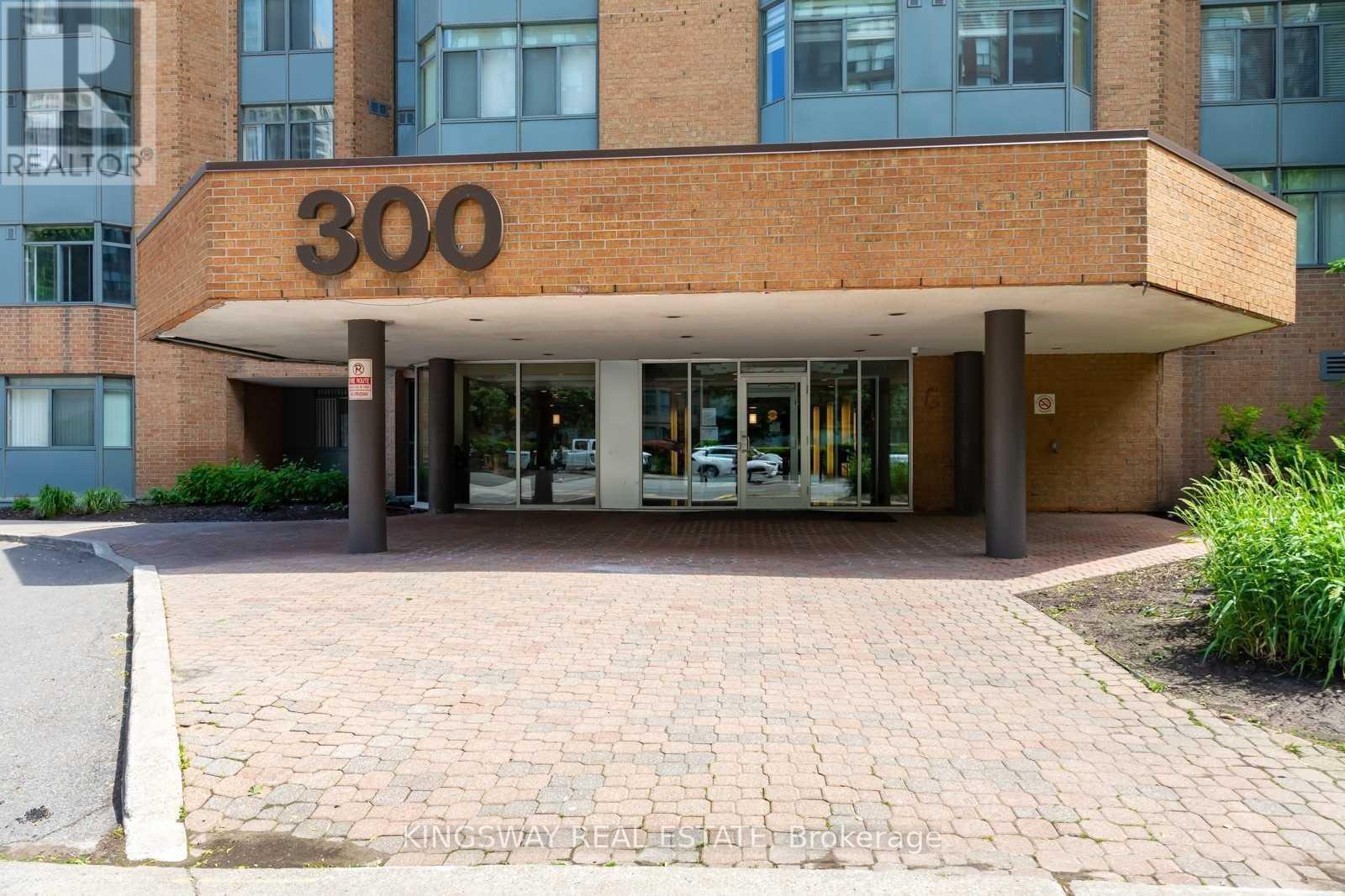 1004 - 300 Webb Drive, Mississauga, Ontario  L5B 3W3 - Photo 2 - W13033426