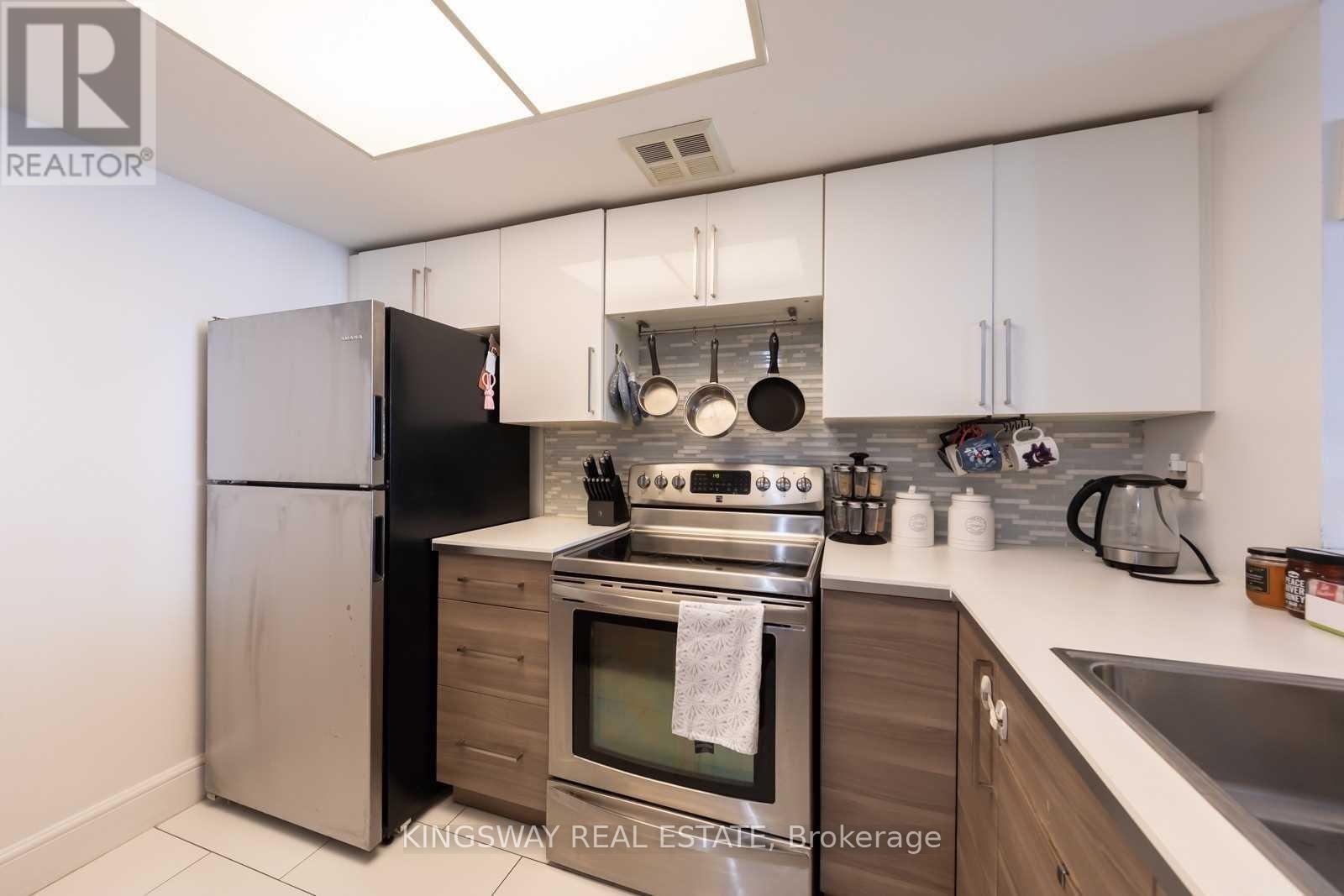 1004 - 300 Webb Drive, Mississauga, Ontario  L5B 3W3 - Photo 3 - W13033426