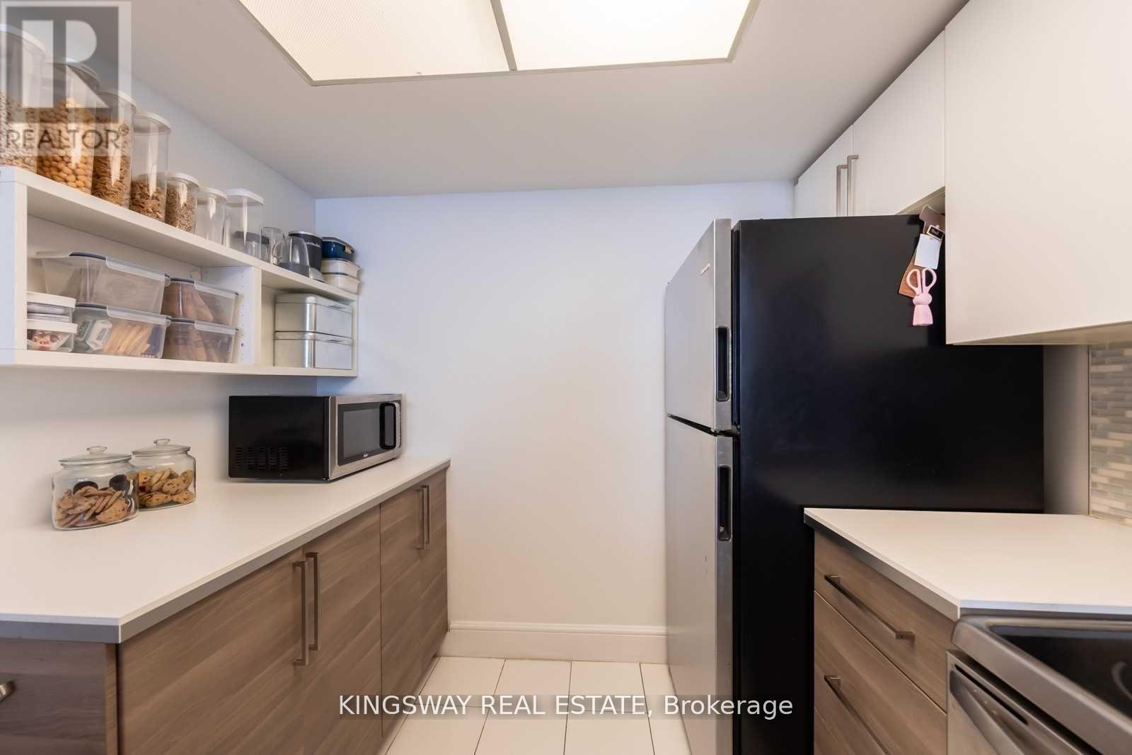 1004 - 300 Webb Drive, Mississauga, Ontario  L5B 3W3 - Photo 4 - W13033426