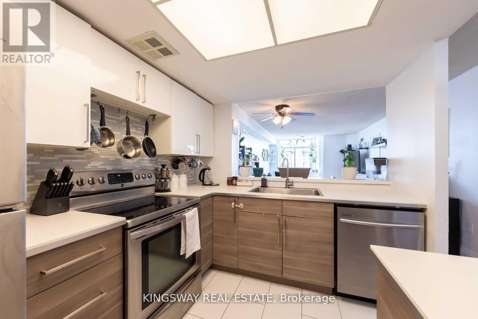 1004 - 300 Webb Drive, Mississauga, Ontario  L5B 3W3 - Photo 6 - W13033426