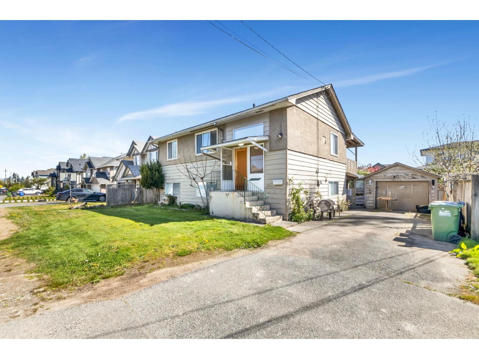 2680 Victoria Street, Abbotsford, British Columbia  V2T 2T5 - Photo 1 - R3113849