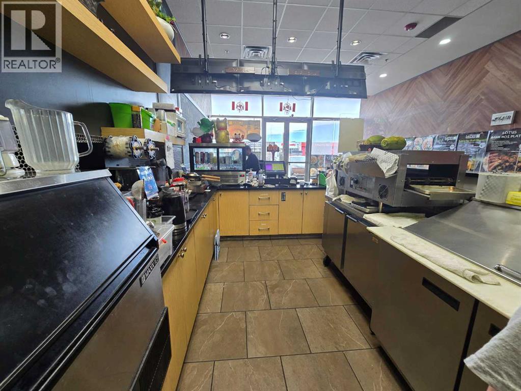 971 64 Avenue NE, Calgary, Alberta  T2E 9b7 - Photo 3 - A2304474