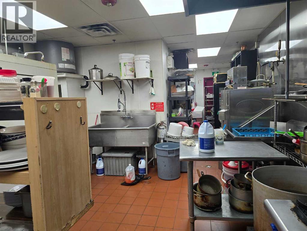 971 64 Avenue NE, Calgary, Alberta  T2E 9b7 - Photo 5 - A2304474