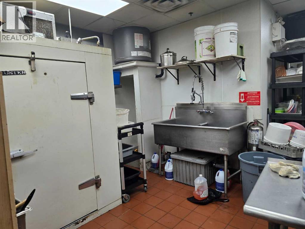 971 64 Avenue NE, Calgary, Alberta  T2E 9b7 - Photo 6 - A2304474