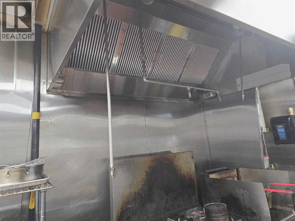 971 64 Avenue NE, Calgary, Alberta  T2E 9b7 - Photo 7 - A2304474