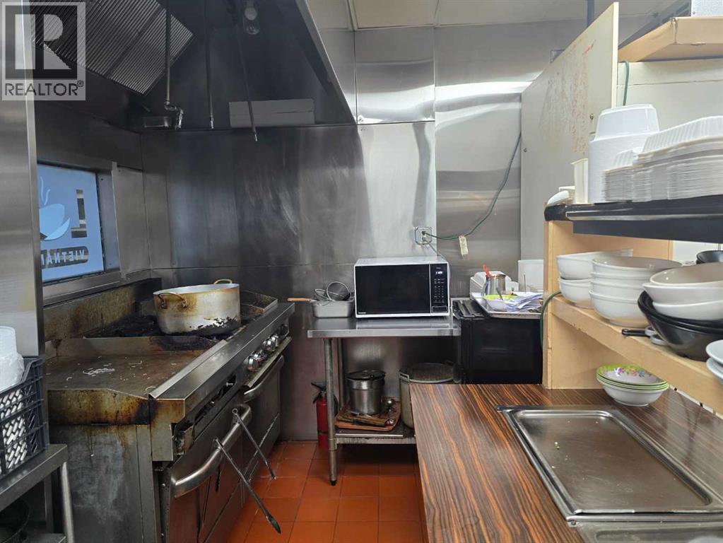 971 64 Avenue NE, Calgary, Alberta  T2E 9b7 - Photo 9 - A2304474