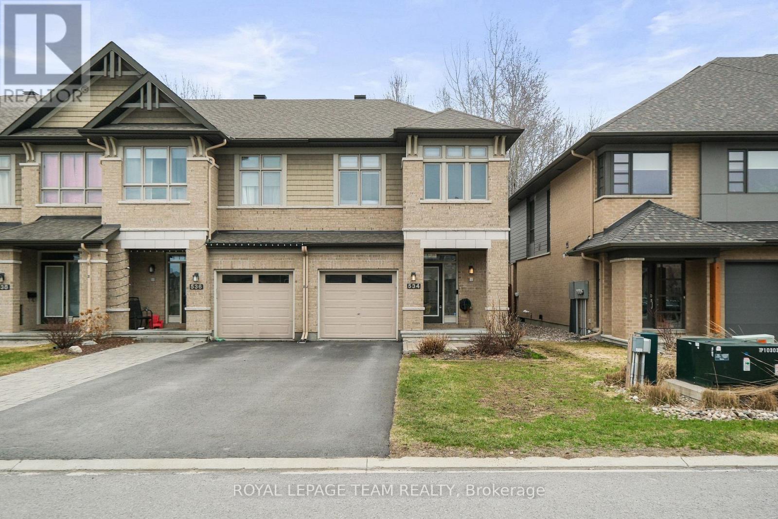 Riverside South/Gloucester Glen Row / Townhouse for sale: 3 bedroom 1,100 sq.ft. (Listed 2026-04-22)