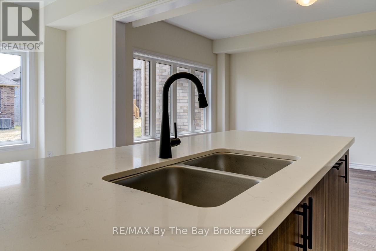 8 Federica Crescent, Wasaga Beach, Ontario  L9Z 0N6 - Photo 13 - S13033468