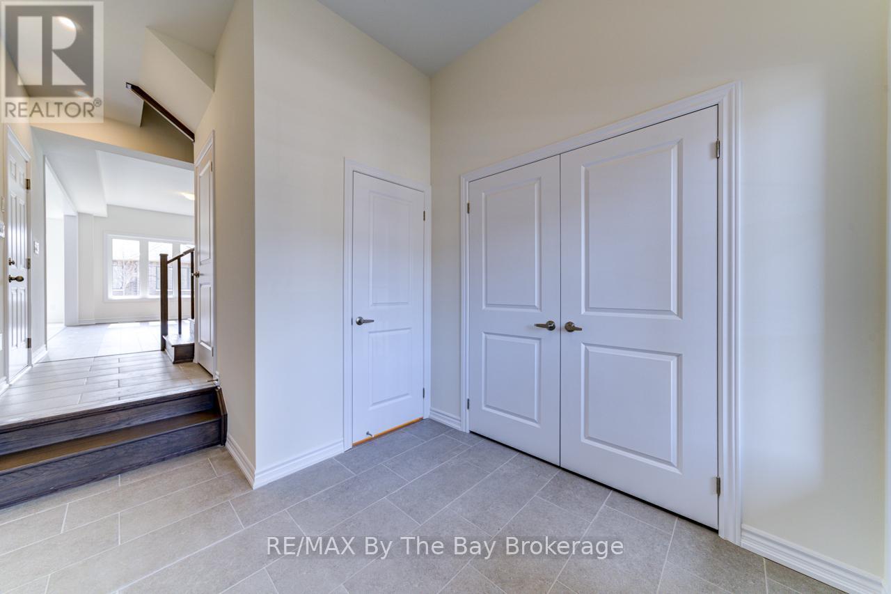 8 Federica Crescent, Wasaga Beach, Ontario  L9Z 0N6 - Photo 4 - S13033468