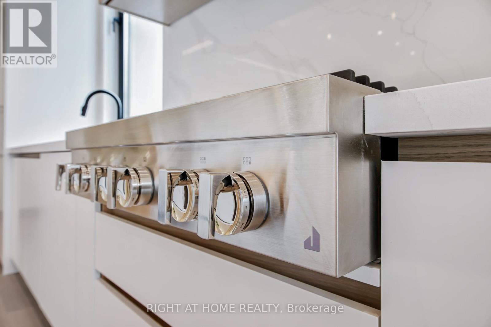 84 Mosley Street, Aurora, Ontario  L4G 1H1 - Photo 14 - N13002254