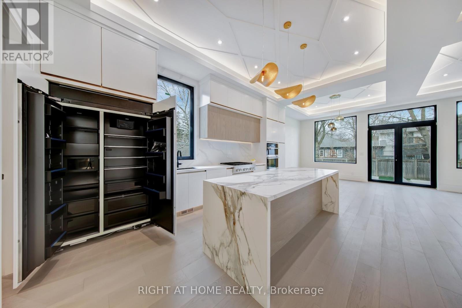 84 Mosley Street, Aurora, Ontario  L4G 1H1 - Photo 10 - N13002254