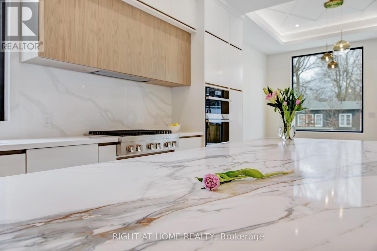 84 Mosley Street, Aurora, Ontario  L4G 1H1 - Photo 13 - N13002254