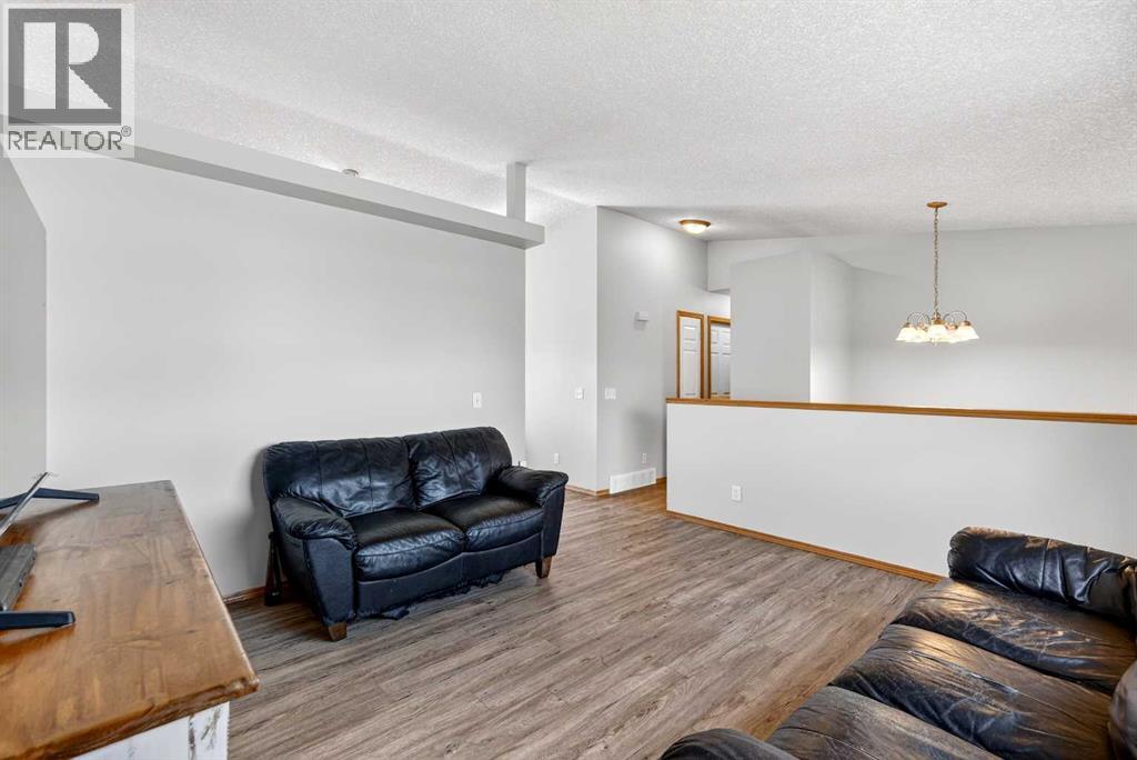 42 Strathford Close, Strathmore, Alberta  T1P 1S5 - Photo 6 - A2303082