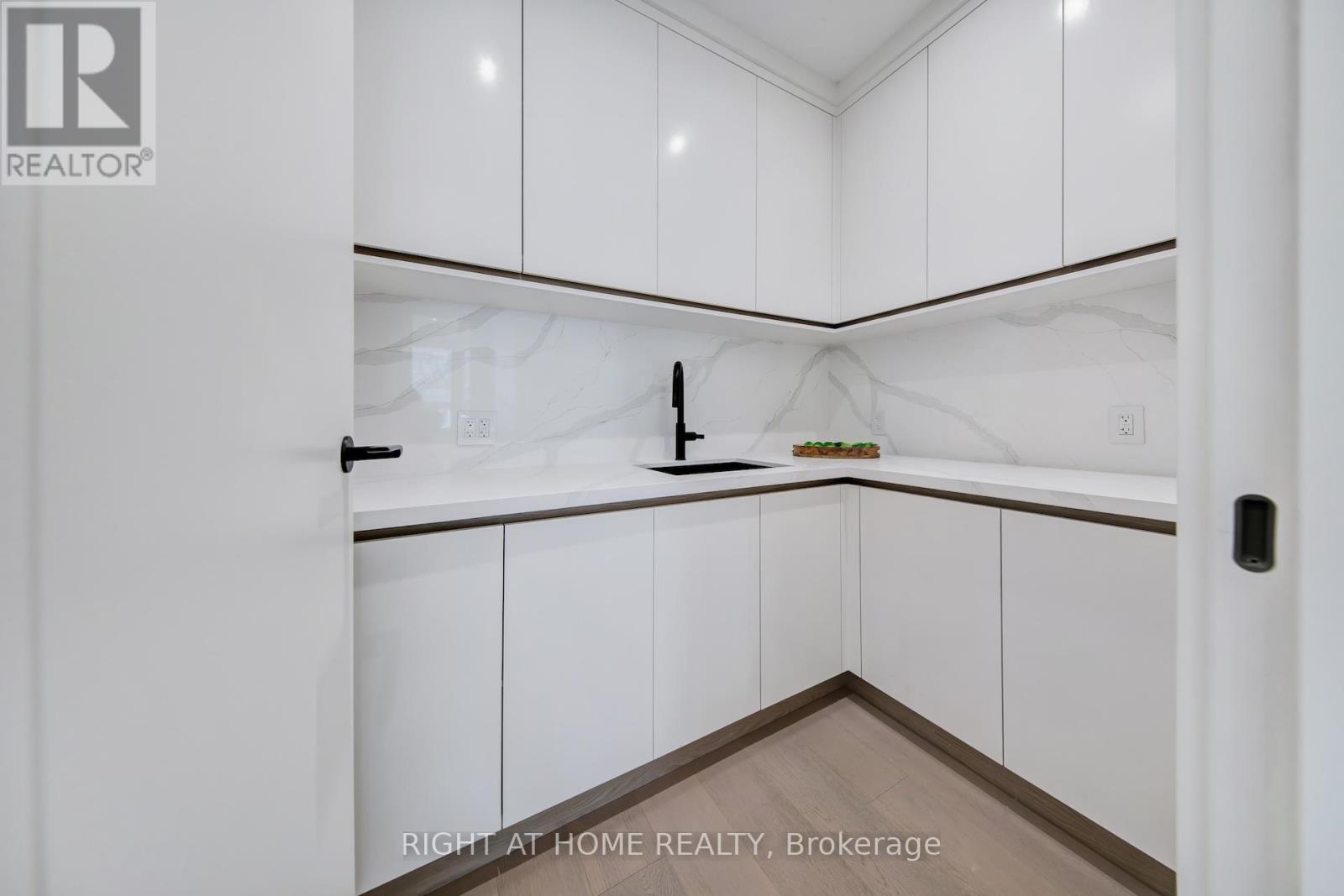 84 Mosley Street, Aurora, Ontario  L4G 1H1 - Photo 16 - N13002254