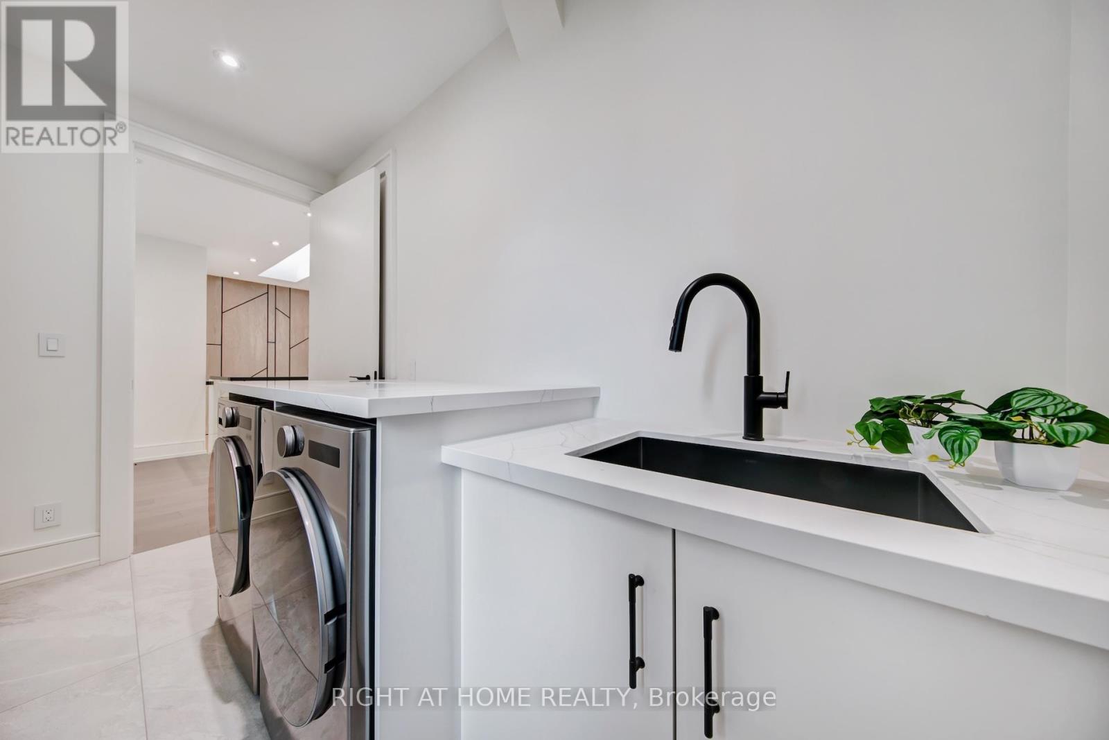 84 Mosley Street, Aurora, Ontario  L4G 1H1 - Photo 24 - N13002254