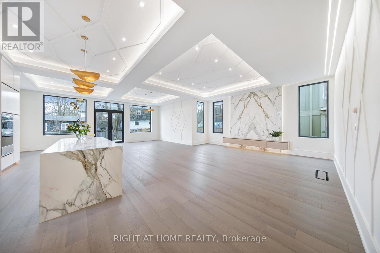 84 Mosley Street, Aurora, Ontario  L4G 1H1 - Photo 9 - N13002254