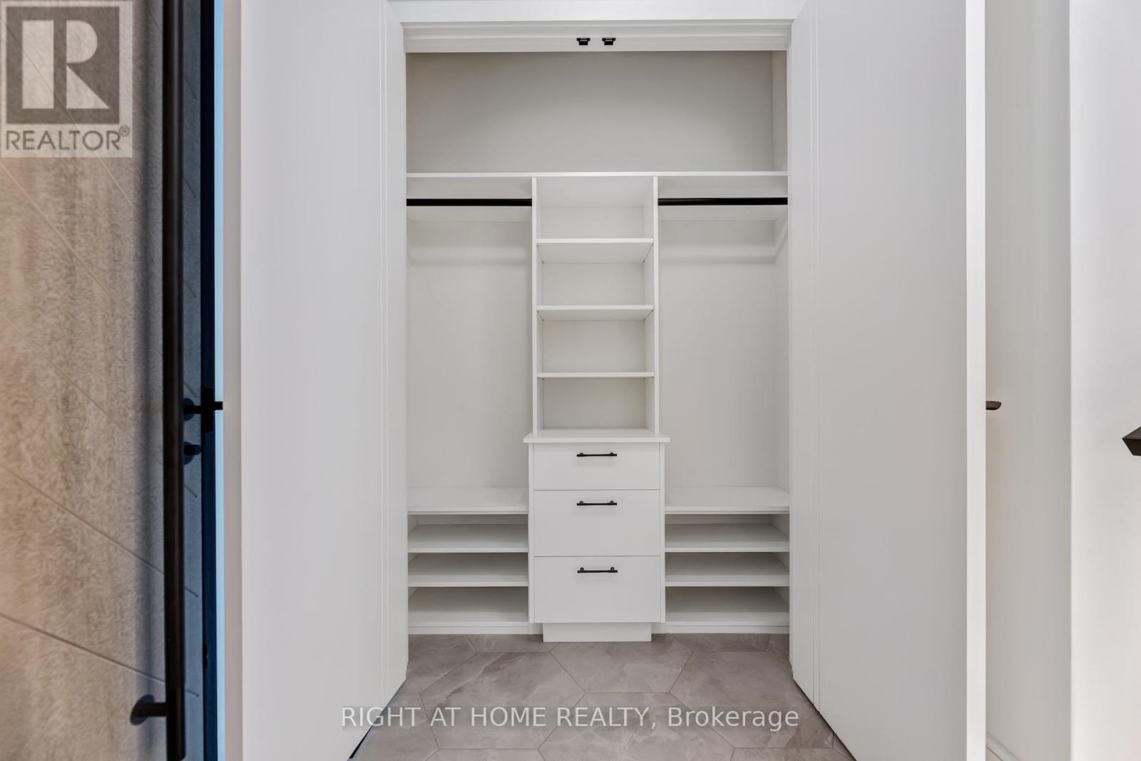 84 Mosley Street, Aurora, Ontario  L4G 1H1 - Photo 4 - N13002254