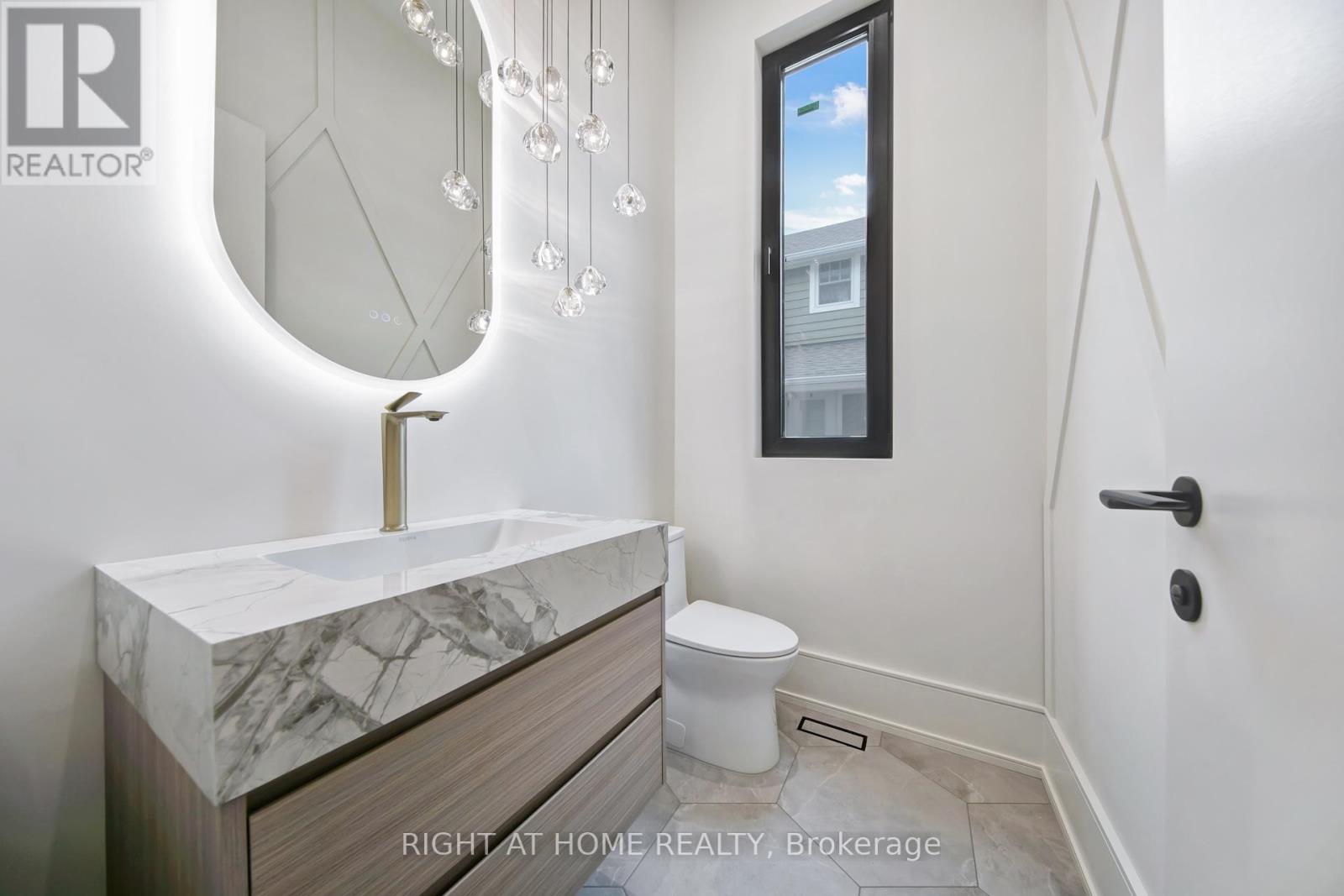 84 Mosley Street, Aurora, Ontario  L4G 1H1 - Photo 8 - N13002254