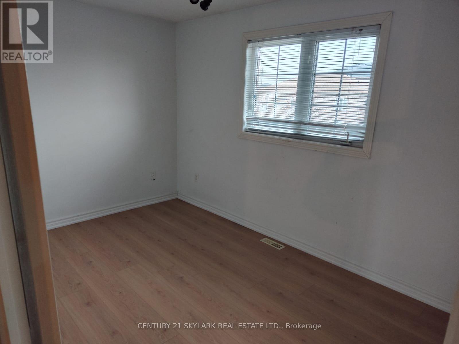 15 Surrey Drive, Barrie, Ontario  L4M 0C5 - Photo 8 - S13033438