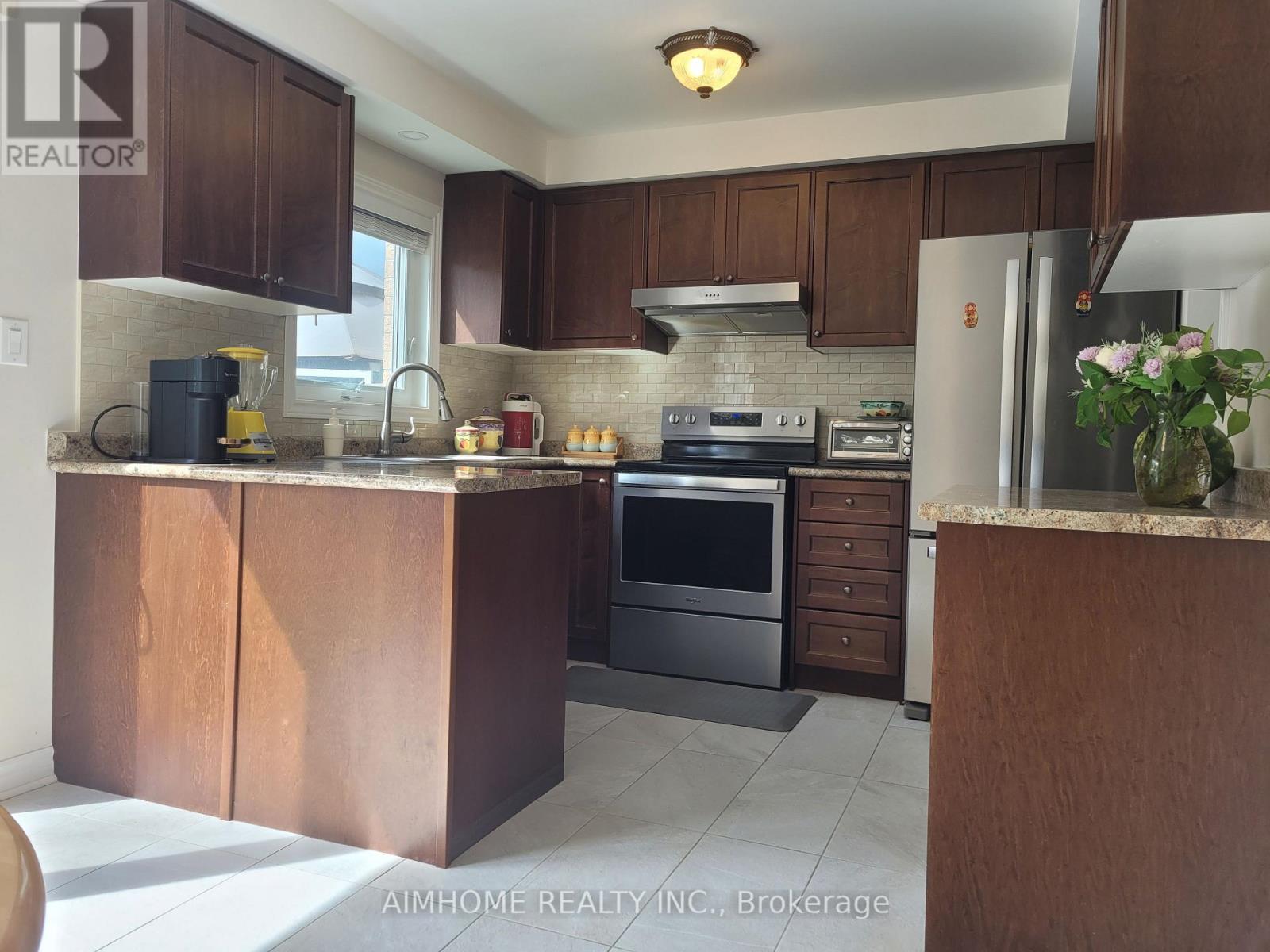 42 Piane Avenue, Brampton, Ontario  L6Y 4X9 - Photo 9 - W13033458