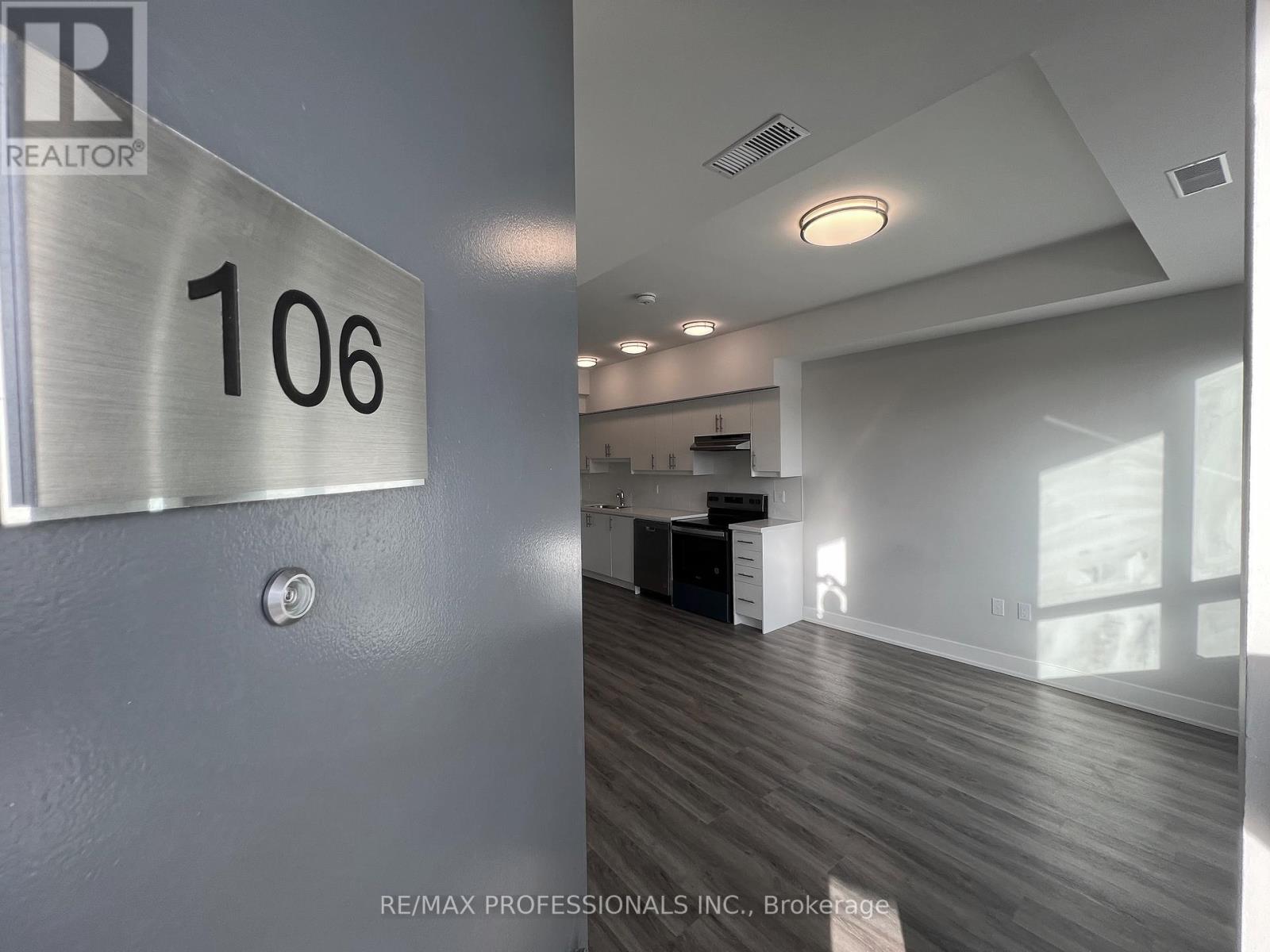 106 - 62 Dixfield Drive, Toronto, Ontario  M9C 3W1 - Photo 3 - W13033464