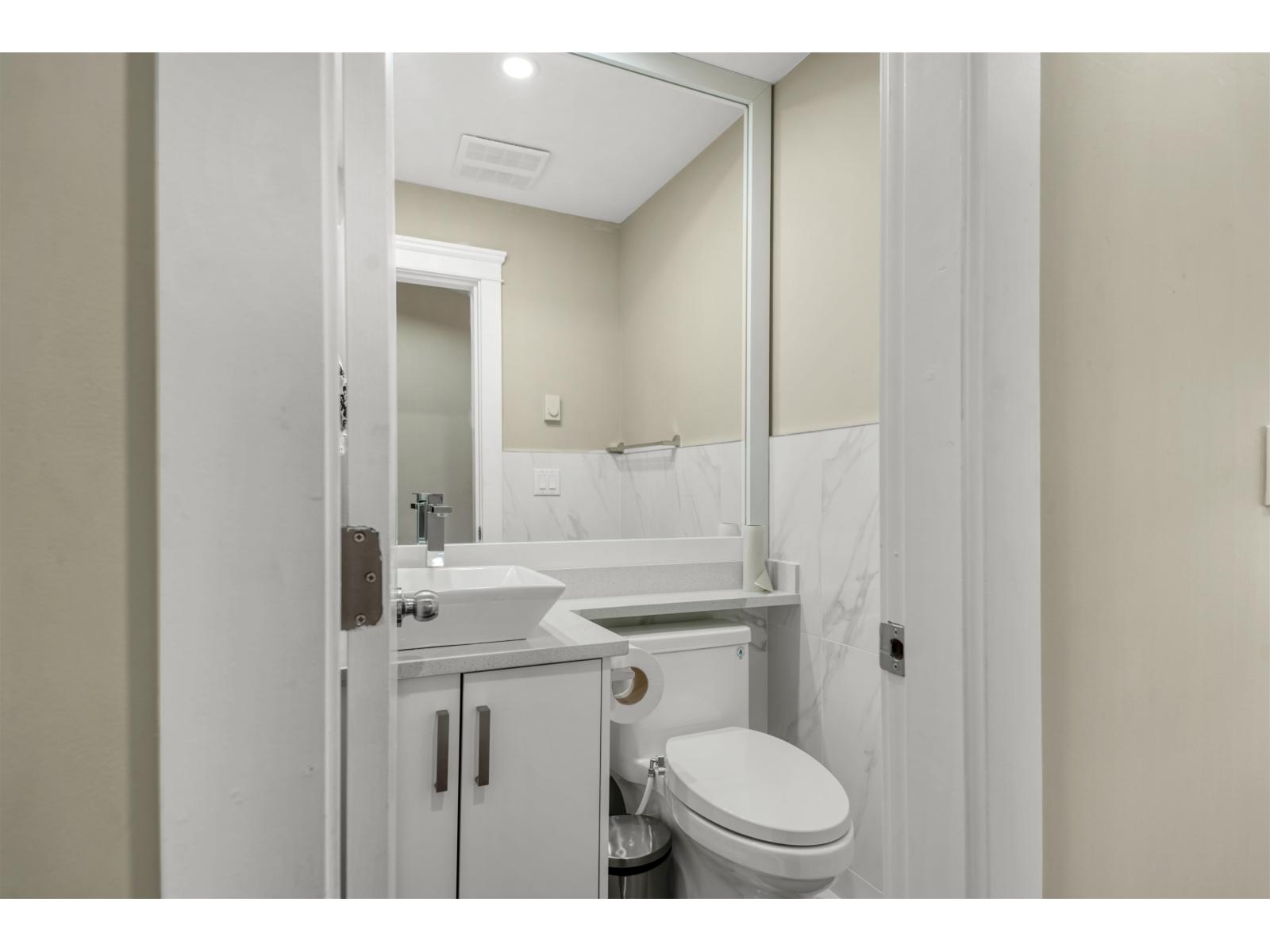 9027 Prince Charles Boulevard, Surrey, British Columbia  V3V 1R7 - Photo 10 - R3114594