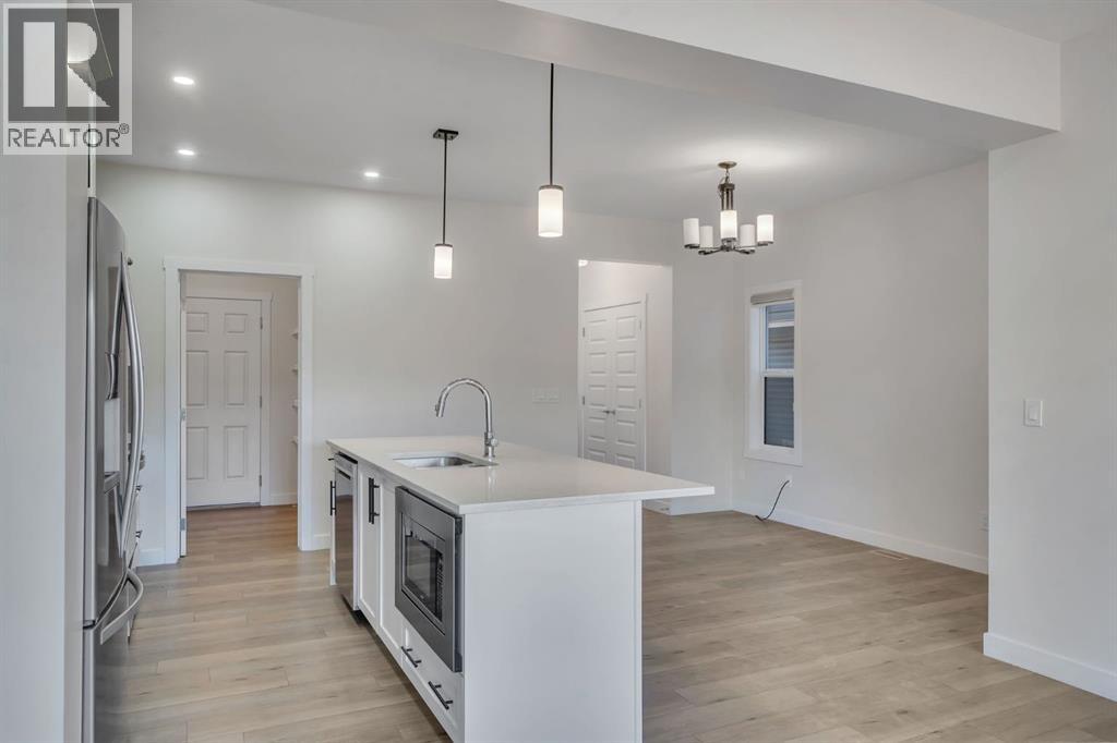 1489 Bayview Point SW, Airdrie, Alberta  T4B 5K1 - Photo 8 - A2297844