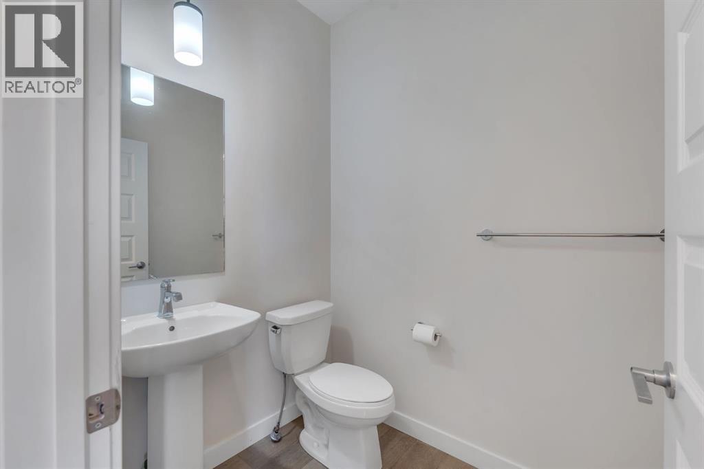 1489 Bayview Point SW, Airdrie, Alberta  T4B 5K1 - Photo 5 - A2297844