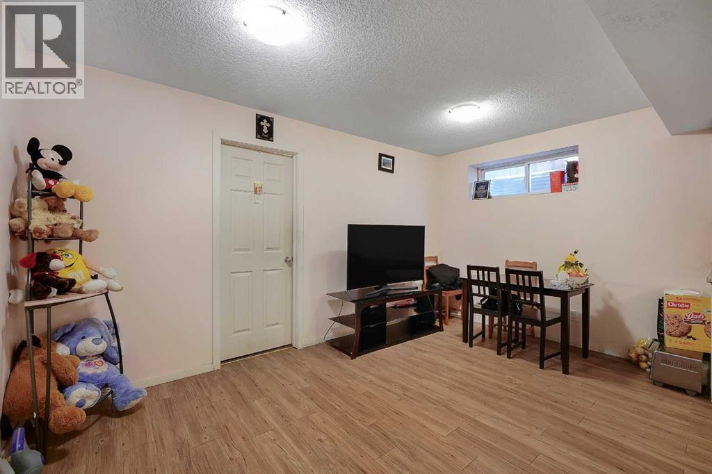 14 Marthas Close Ne, Calgary, Alberta  T3J 4P2 - Photo 36 - A2300029