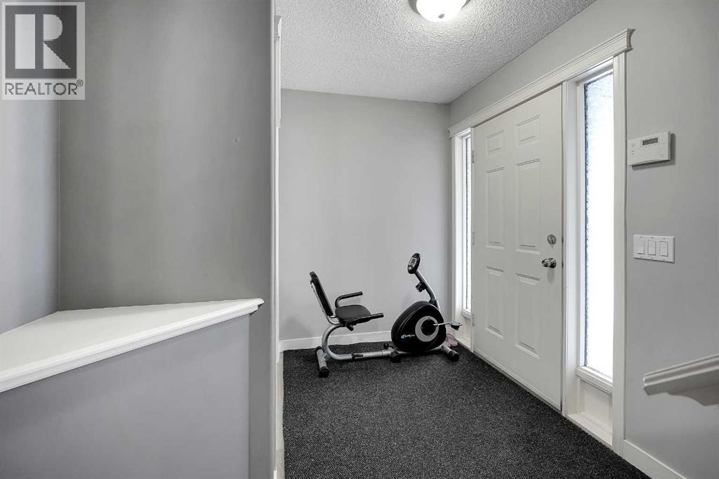 14 Marthas Close Ne, Calgary, Alberta  T3J 4P2 - Photo 3 - A2300029