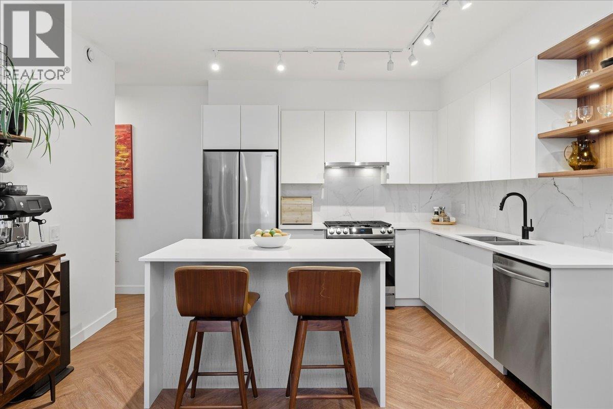 320 3229 ST JOHNS STREET, Port Moody, British Columbia