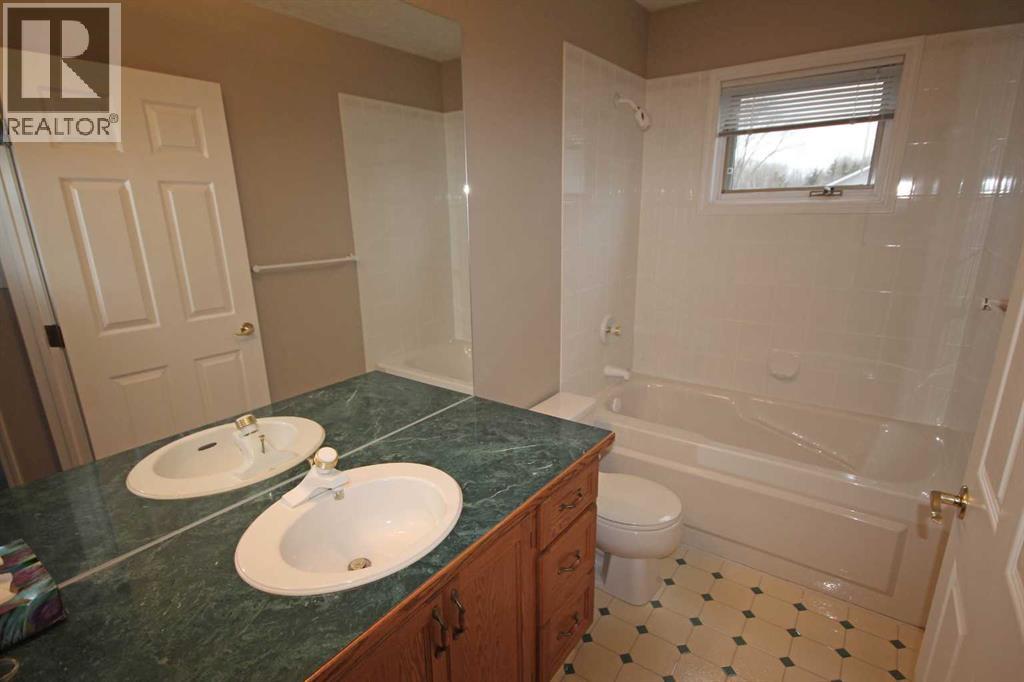 25 Willow Springs Crescent, Sylvan Lake, Alberta  T4S 1G1 - Photo 10 - A2302930