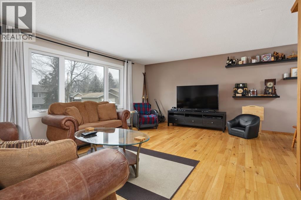 6607 44 Avenue, Camrose, Alberta  T4V 3L1 - Photo 3 - A2303700