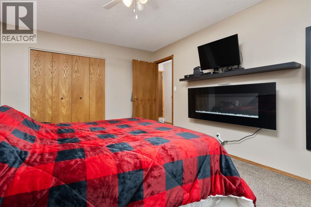 6607 44 Avenue, Camrose, Alberta  T4V 3L1 - Photo 12 - A2303700