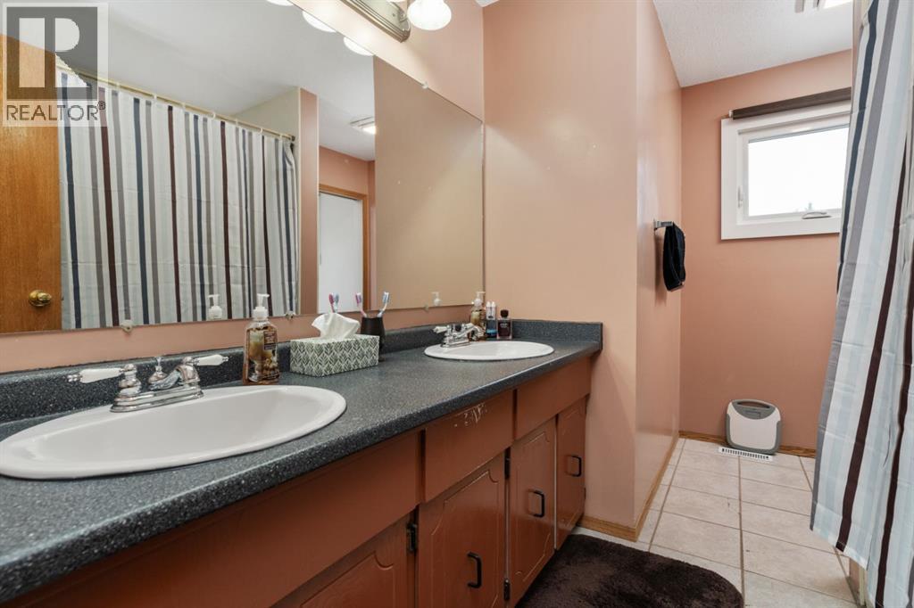 6607 44 Avenue, Camrose, Alberta  T4V 3L1 - Photo 15 - A2303700