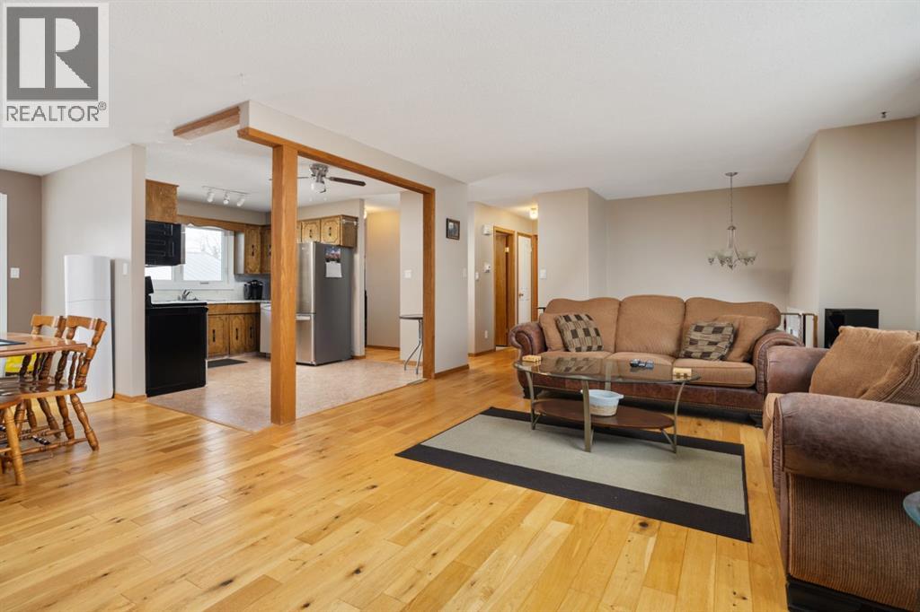 6607 44 Avenue, Camrose, Alberta  T4V 3L1 - Photo 4 - A2303700