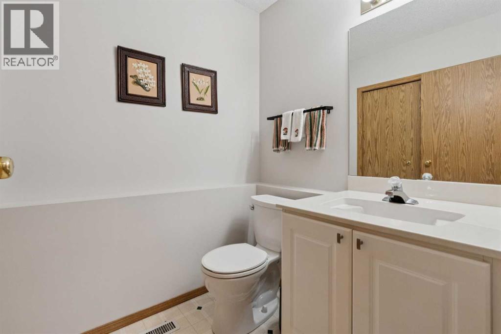 72 Mt Apex Green SE, Calgary, Alberta  T2Z 2V4 - Photo 12 - A2302021