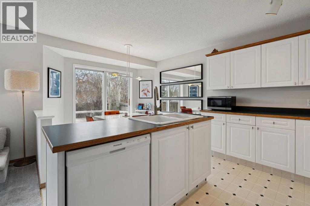 72 Mt Apex Green SE, Calgary, Alberta  T2Z 2V4 - Photo 6 - A2302021