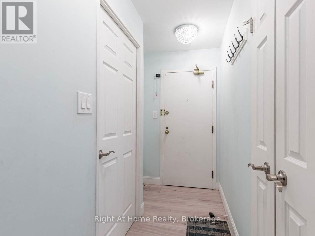 513 - 24 Wellesley Street W, Toronto, Ontario  M4Y 2X6 - Photo 3 - C13033498