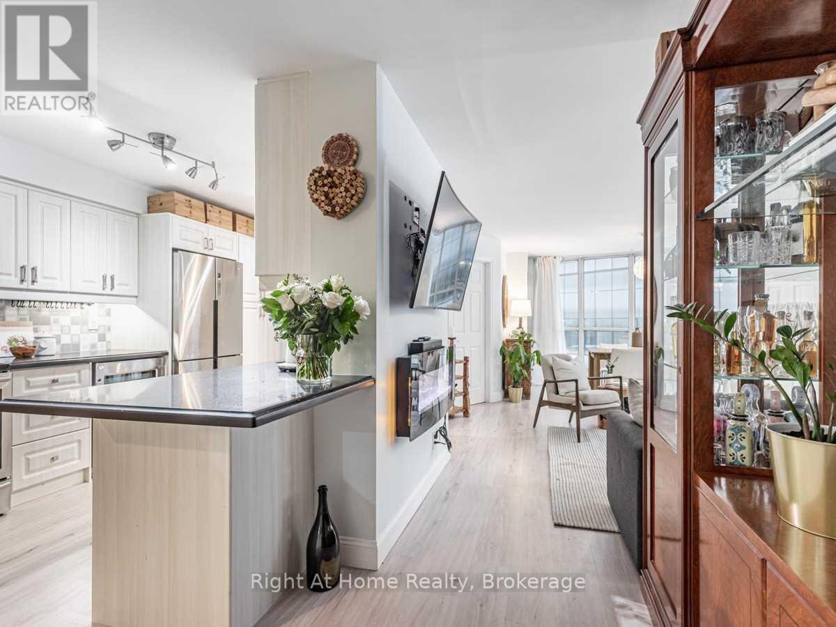 513 - 24 Wellesley Street W, Toronto, Ontario  M4Y 2X6 - Photo 5 - C13033498